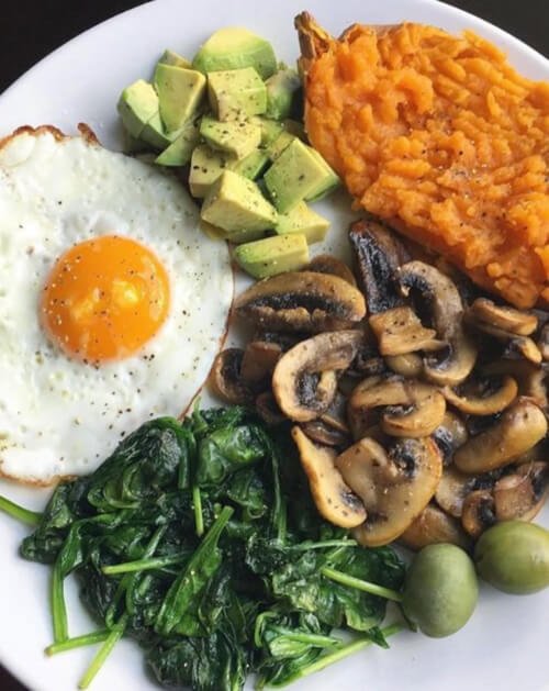 Balanced Breakfast Bowl with Egg and Veggies