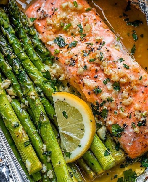 Baked Salmon and Asparagus in Foil with Lemon Garlic Butter Sauce